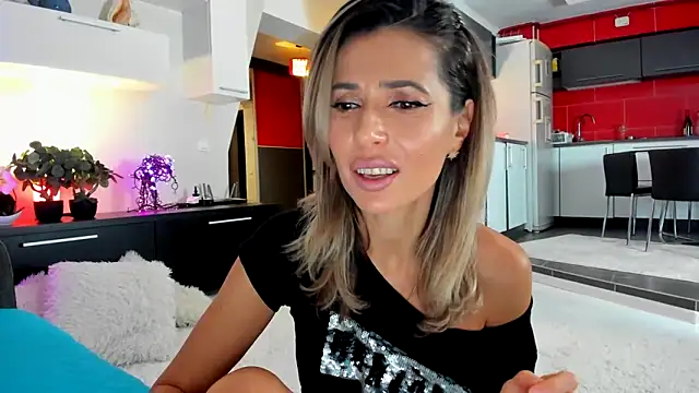 Snapshot of MissSmiley26 chatting on 12/13/24, 10:02 MissSmiley26 online show from 12/13/24, 10:02