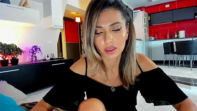 Snapshot of MissSmiley26 chatting on 02/06/25, 10:32 MissSmiley26 online show from 02/06/25, 10:32