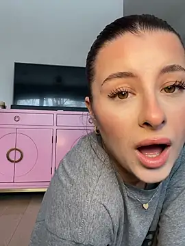 Mia-Minou online show from 02/02/26, 10:03