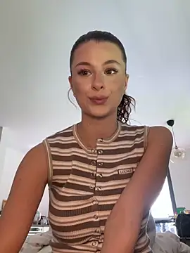 Snapshot of Mia-Minou chatting on 05/03/26, 12:00 Mia-Minou online show from 05/03/26, 12:00