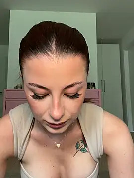Snapshot of Mia-Minou chatting on 07/04/26, 08:42 Mia-Minou online show from 07/04/26, 08:42