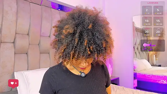 Snapshot of _CurlyGirl_ chatting on 07/31/26, 03:06 CurlyGirl online show from 07/31/26, 03:06