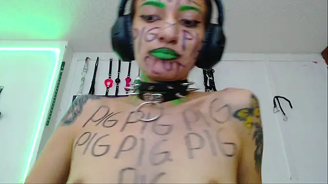 Eloise-brown online show from 02/06/25, 10:32