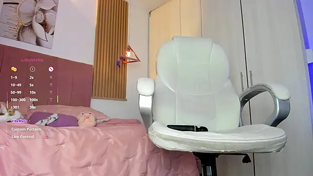 mia nevaeh online show from 04/01/26, 03:40