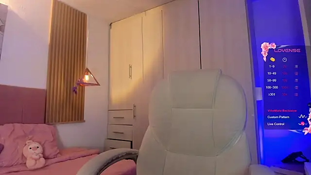 mia nevaeh online show from 04/11/26, 08:13