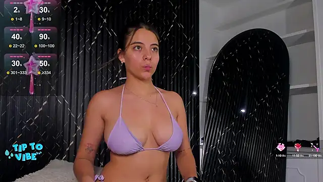 Snapshot of _noahjones chatting on 12/18/24, 03:00 noahjones online show from 12/18/24, 03:00