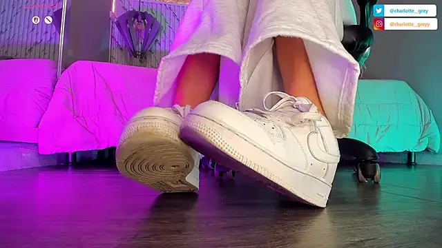 charlotte  grey online show from 09/23/25, 01:25