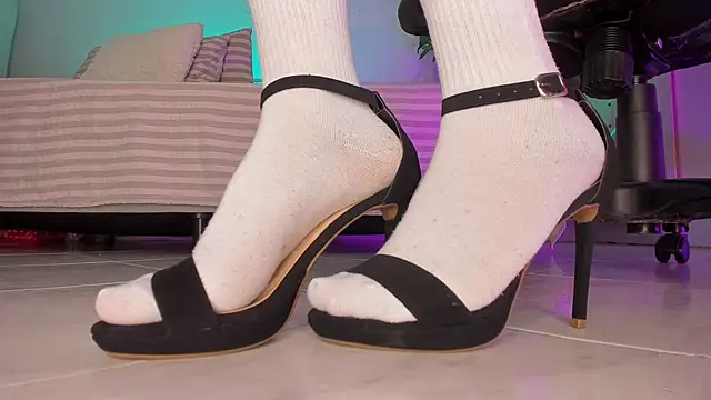 charlotte  grey online show from 10/12/25, 08:35