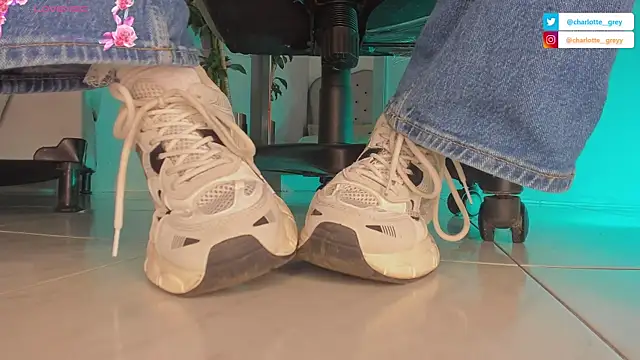 charlotte  grey online show from 10/31/25, 09:05