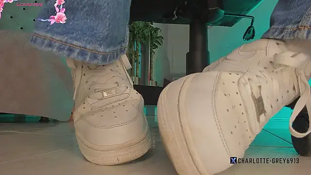 charlotte  grey online show from 02/11/26, 07:52