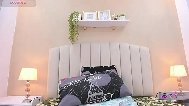 Mia thompson 19 online show from 01/08/26, 07:05