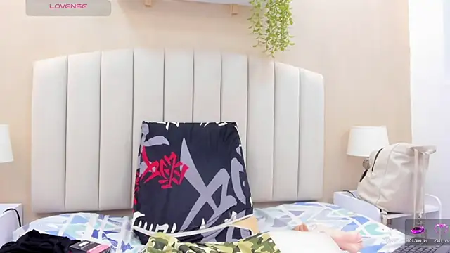 Mia thompson 19 online show from 02/06/26, 10:24