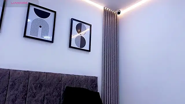 Mia thompson 19 online show from 04/21/26, 01:42