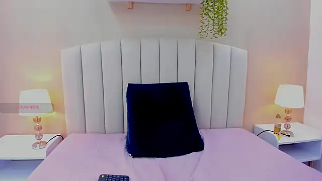 Mia thompson 19 online show from 07/03/26, 08:26
