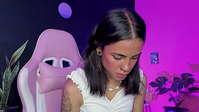 Snapshot of Juanadearco5 chatting on 02/10/25, 12:29 Juanadearco5 online show from 02/10/25, 12:29