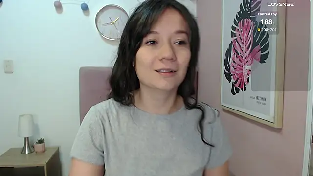 Snapshot of lanna_1878 chatting on 10/11/25, 01:09 lanna 1878 online show from 10/11/25, 01:09