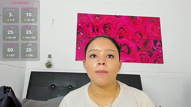 Snapshot of Tiffanny_Rose_ chatting on 12/21/24, 06:23 Tiffanny Rose online show from 12/21/24, 06:23