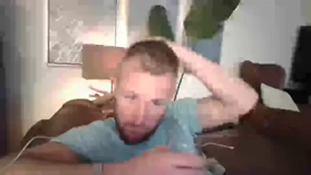 Snapshot of W1LBURN chatting on 06/10/26, 11:24 W1LBURN online show from 06/10/26, 11:24