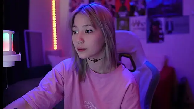 Snapshot of Traharaa chatting on 03/23/26, 02:10 Traharaa online show from 03/23/26, 02:10