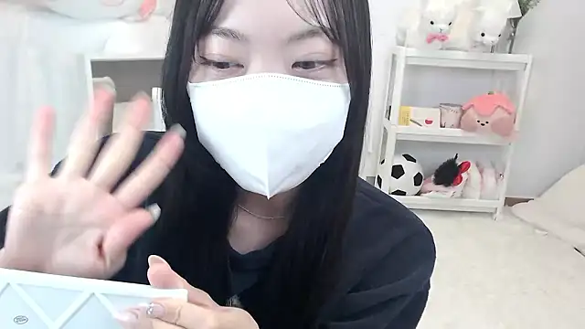 Snapshot of momo_room chatting on 04/25/26, 01:41 momo room online show from 04/25/26, 01:41