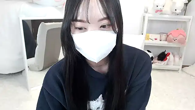 Snapshot of momo_room chatting on 04/26/26, 12:36 momo room online show from 04/26/26, 12:36