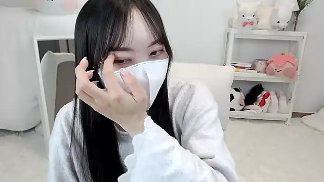 Snapshot of momo_room chatting on 05/04/26, 12:34 momo room online show from 05/04/26, 12:34