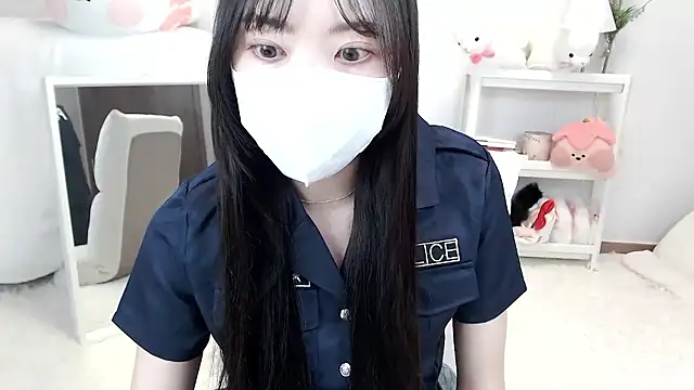 Snapshot of momo_room chatting on 05/17/26, 11:39 momo room online show from 05/17/26, 11:39
