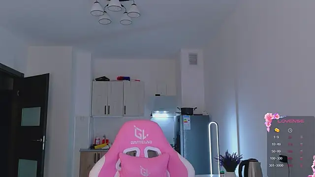 cinnabon girls online show from 04/15/26, 06:04