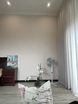 Hott Lolla online show from 09/12/25, 07:30