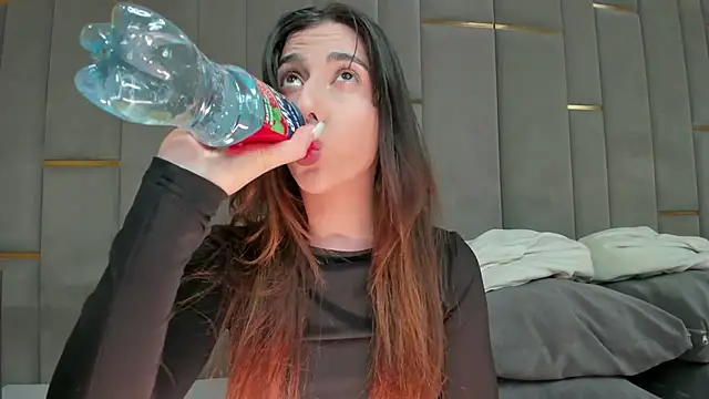 eva lim online show from 12/22/25, 03:42