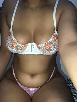 Snapshot of Moroccan_bitch chatting on 02/16/25, 06:21 Moroccan bitch online show from 02/16/25, 06:21