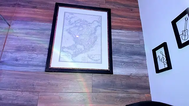 Snapshot of lau-333 chatting on 01/04/25, 07:55 lau-333 online show from 01/04/25, 07:55