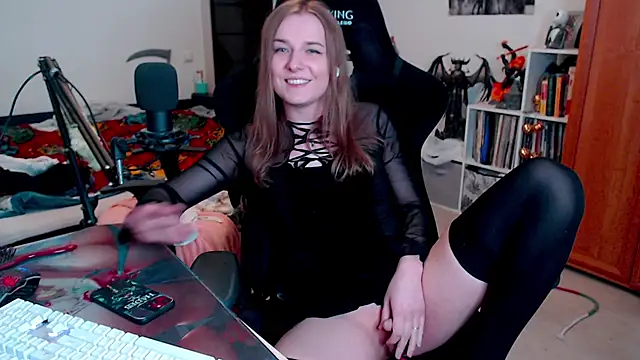 Snapshot of stellablondy chatting on 12/17/24, 02:55 stellablondy online show from 12/17/24, 02:55