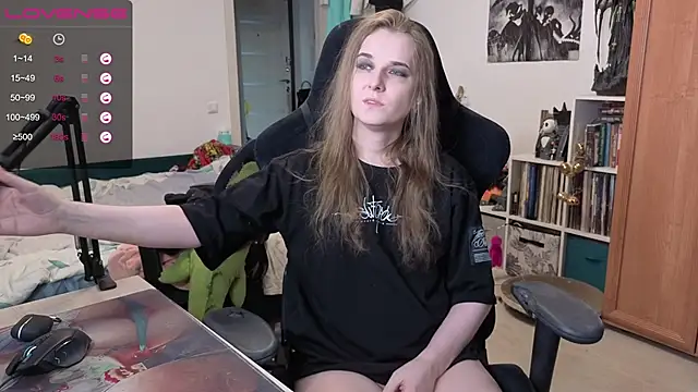 Snapshot of stellablondy chatting on 10/13/25, 11:10 stellablondy online show from 10/13/25, 11:10