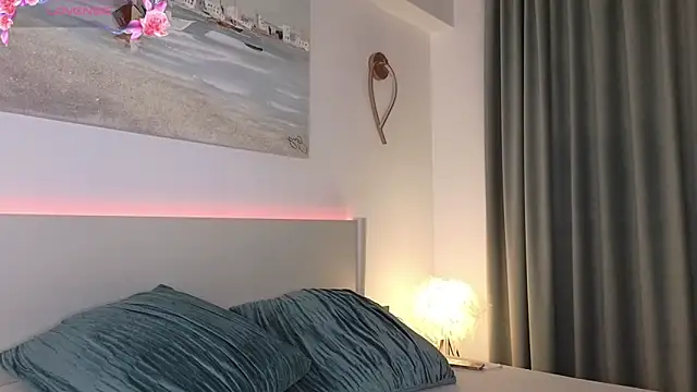 ReyaSophia online show from 10/04/25, 09:24