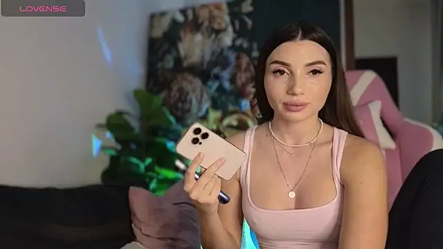 ReyaSophia online show from 02/17/26, 10:49