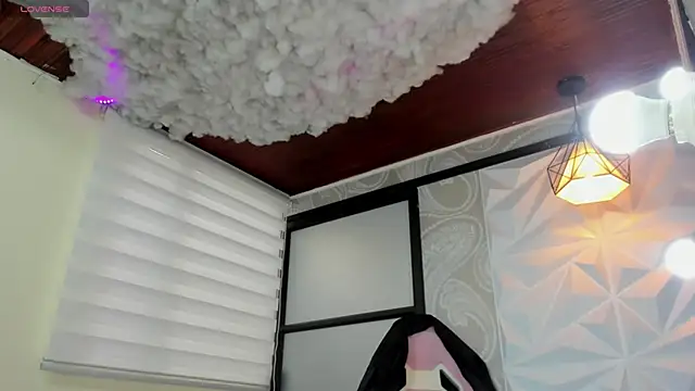 Snapshot of emilymiller_tcw chatting on 03/07/25, 02:45 emilymiller tcw online show from 03/07/25, 02:45