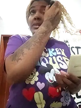 ELLA KELLY online show from 11/01/25, 11:45