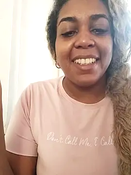 ELLA KELLY online show from 12/05/25, 12:03