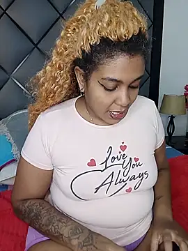 Snapshot of ELLA_KELLY chatting on 05/19/26, 12:00 ELLA KELLY online show from 05/19/26, 12:00