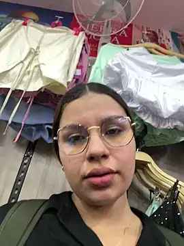 lalilamassu1 online show from 02/04/25, 08:28