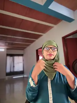 lalilamassu1 online show from 11/06/25, 06:42