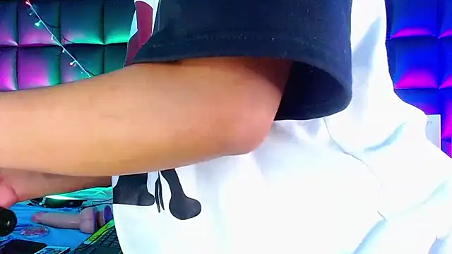 Snapshot of kuromi69 chatting on 01/08/25, 09:00 kuromi69 online show from 01/08/25, 09:00