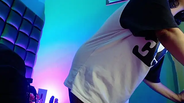 Snapshot of kuromi69 chatting on 02/25/25, 03:42 kuromi69 online show from 02/25/25, 03:42