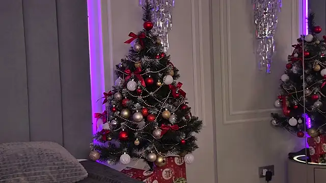 Snapshot of ChloeMarsch chatting on 12/16/25, 05:01 ChloeMarsch online show from 12/16/25, 05:01