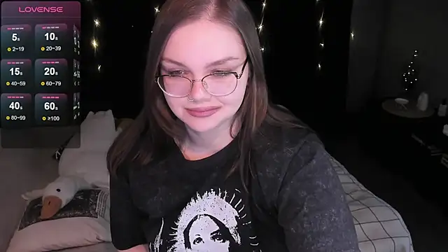 Snapshot of EvaBae chatting on 12/20/24, 02:05 EvaBae online show from 12/20/24, 02:05