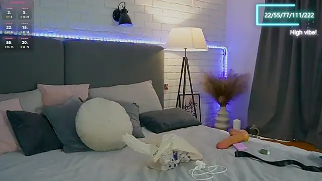 Selena Lily online show from 09/29/25, 06:18