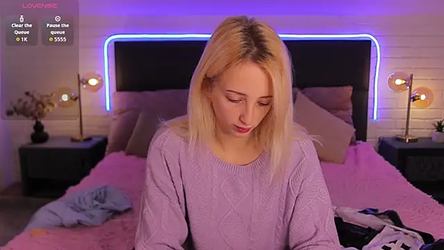 Selena Lily online show from 10/06/25, 06:00