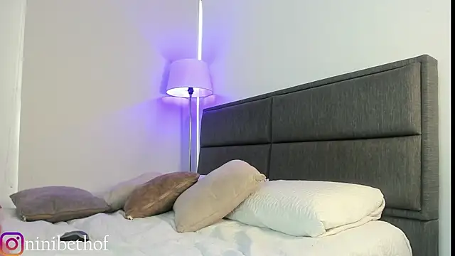 lady ni  online show from 01/31/25, 01:02