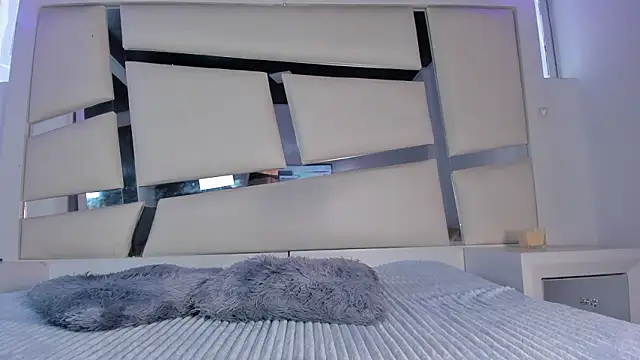 chrystal js online show from 03/21/26, 01:16